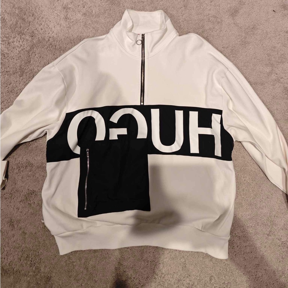 Hugo Boss White and black w side pockets